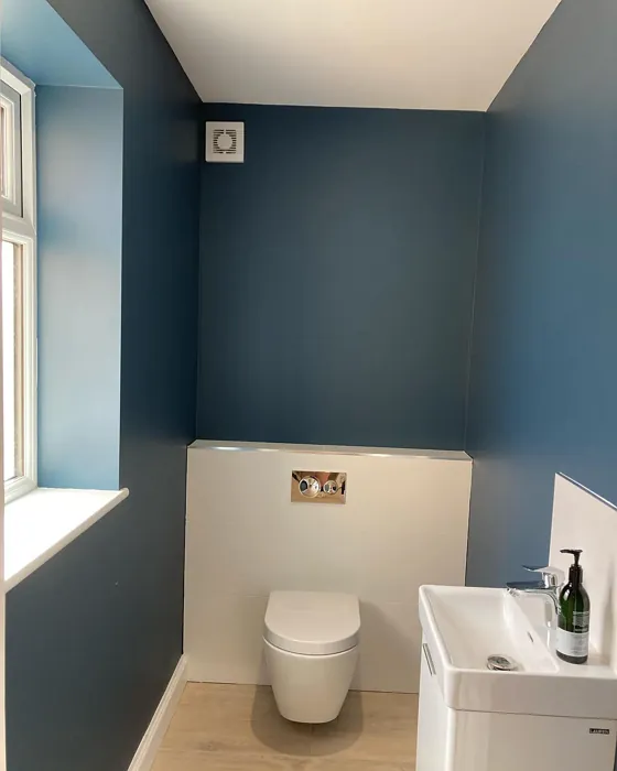 Little Greene Hicks' Blue 208 bathroom