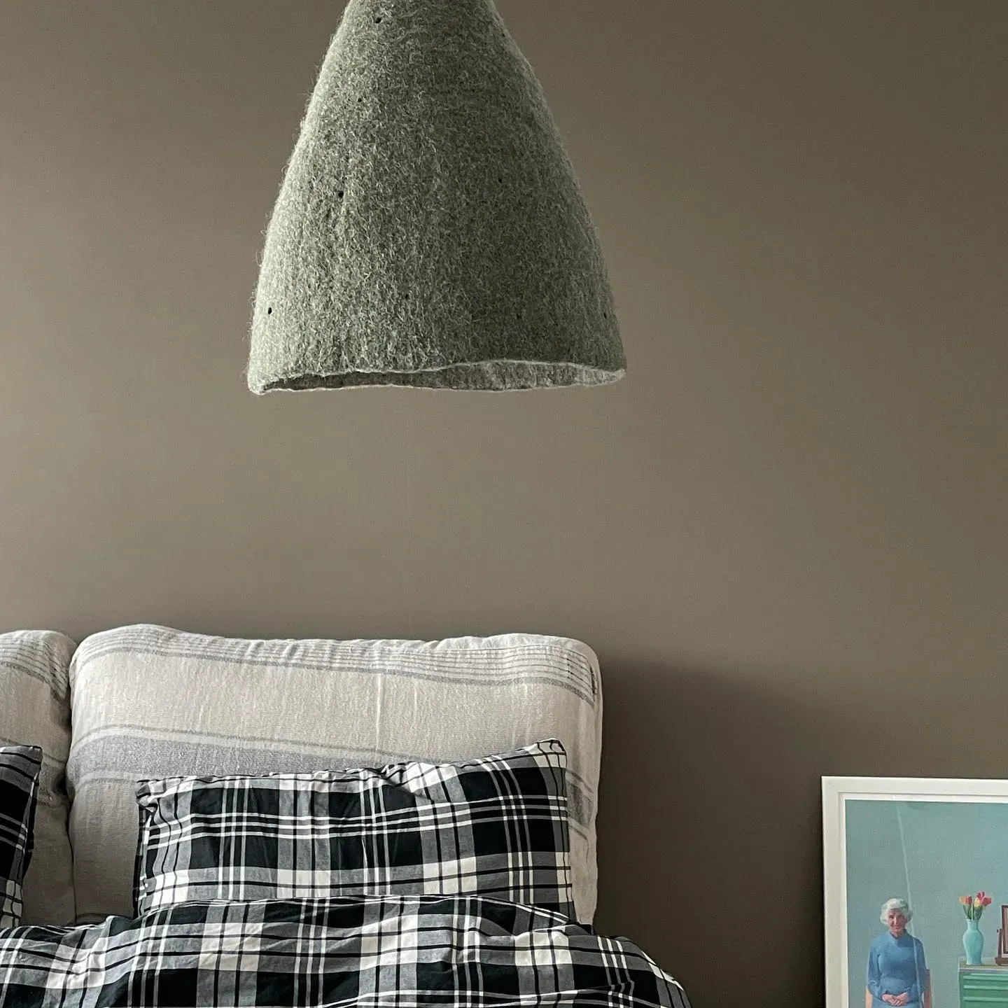 Benjamin Moore Fairview Taupe bedroom color review