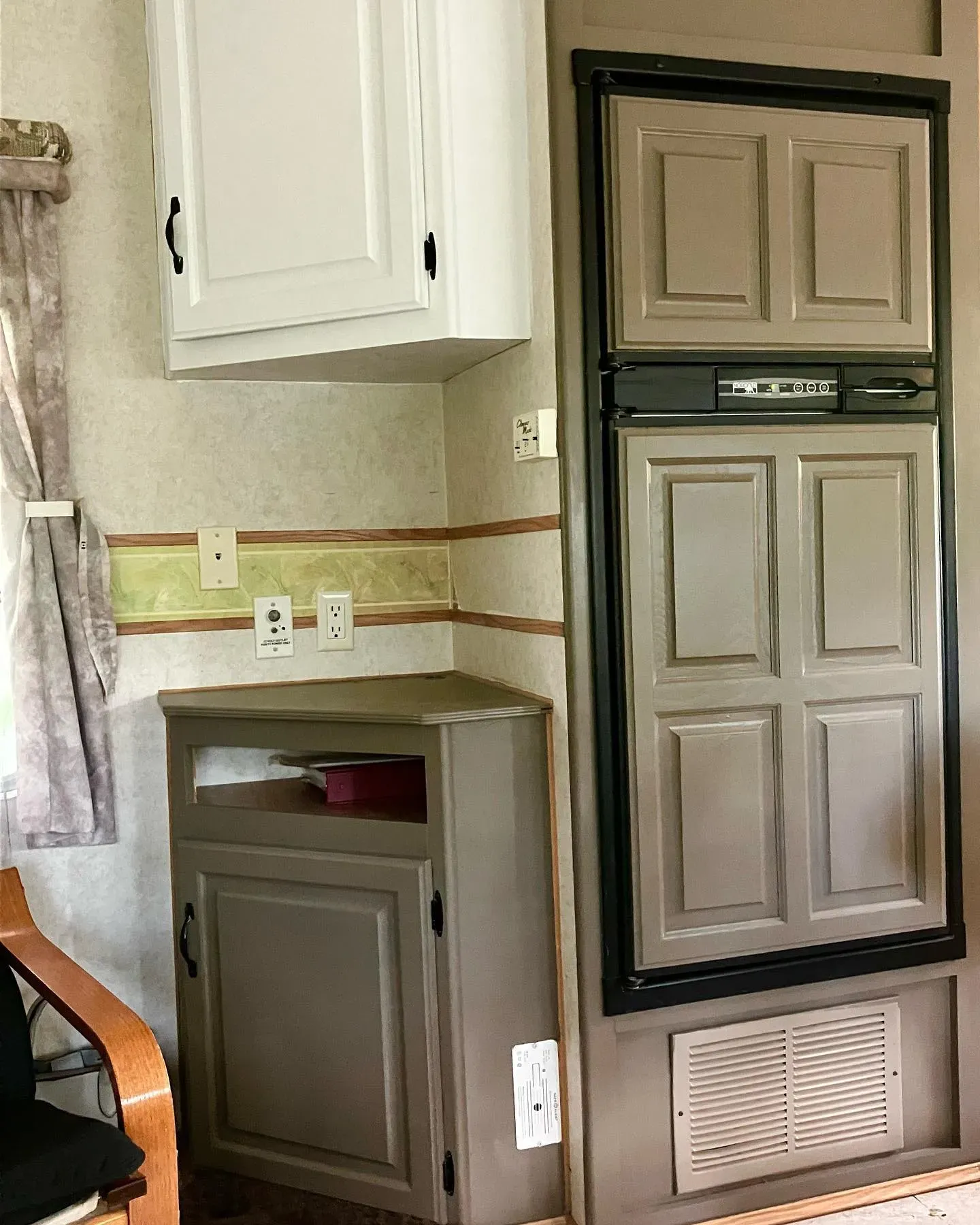 Benjamin Moore Fairview Taupe kitchen cabinets color