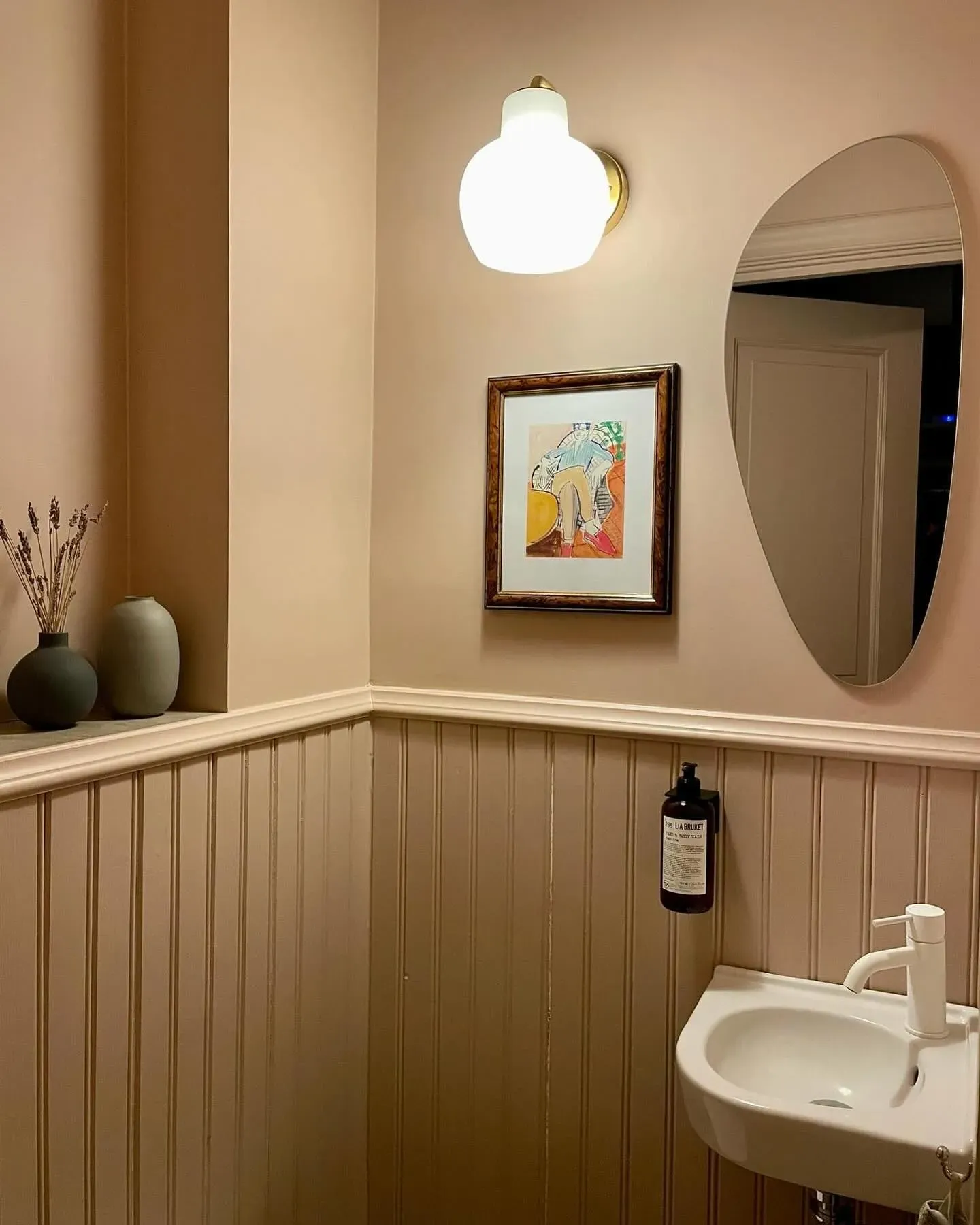 Jotun Indi Pink bathroom interior