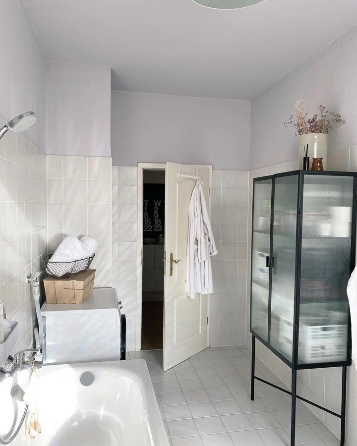 White tiles and purple walls bathroom Farrow and Ball Calluna