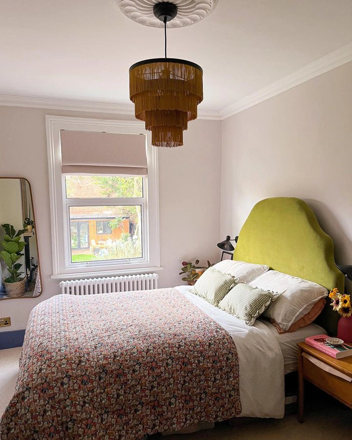 Eclectic bedroom Dulux Pale Nutmeg colour
