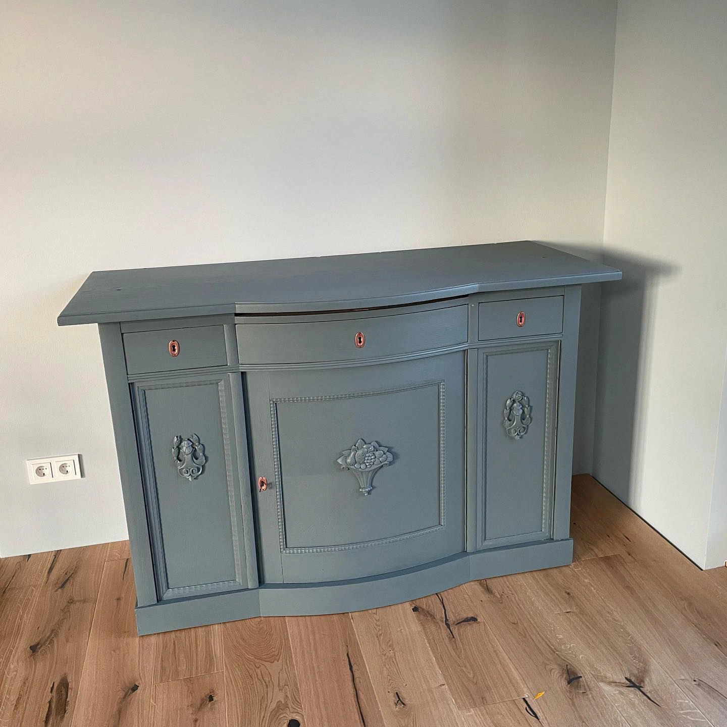 RAL Classic  Blue grey RAL 7031 painter furniture