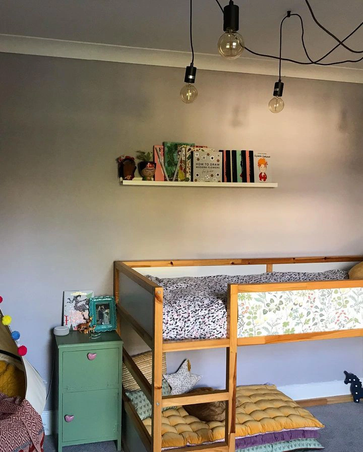 Purple kidsroom interior Farrow and Ball Callune 270 review