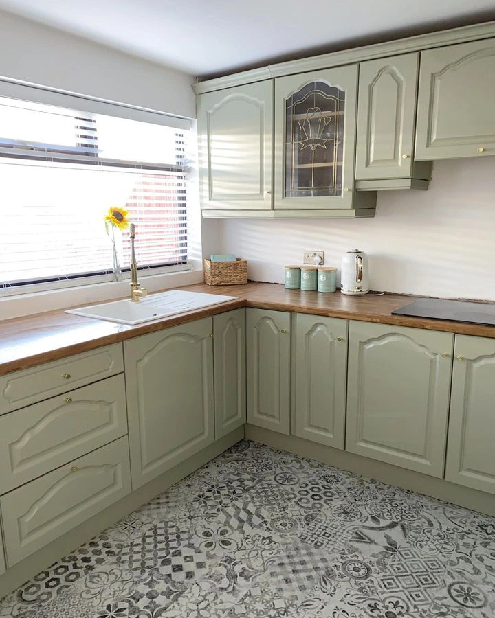 Farrow and Ball French Gray 18 kitchen cabinets