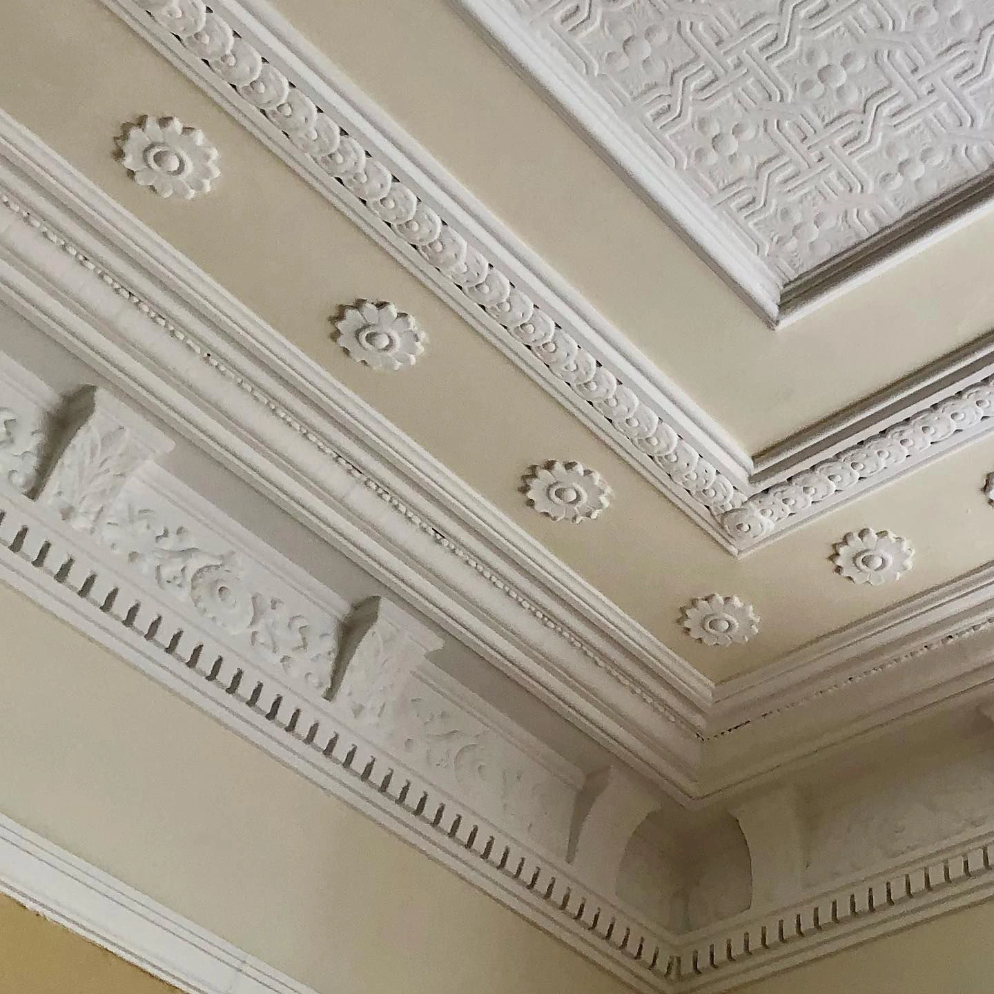 Farrow and Ball White Tie 2002 ceiling