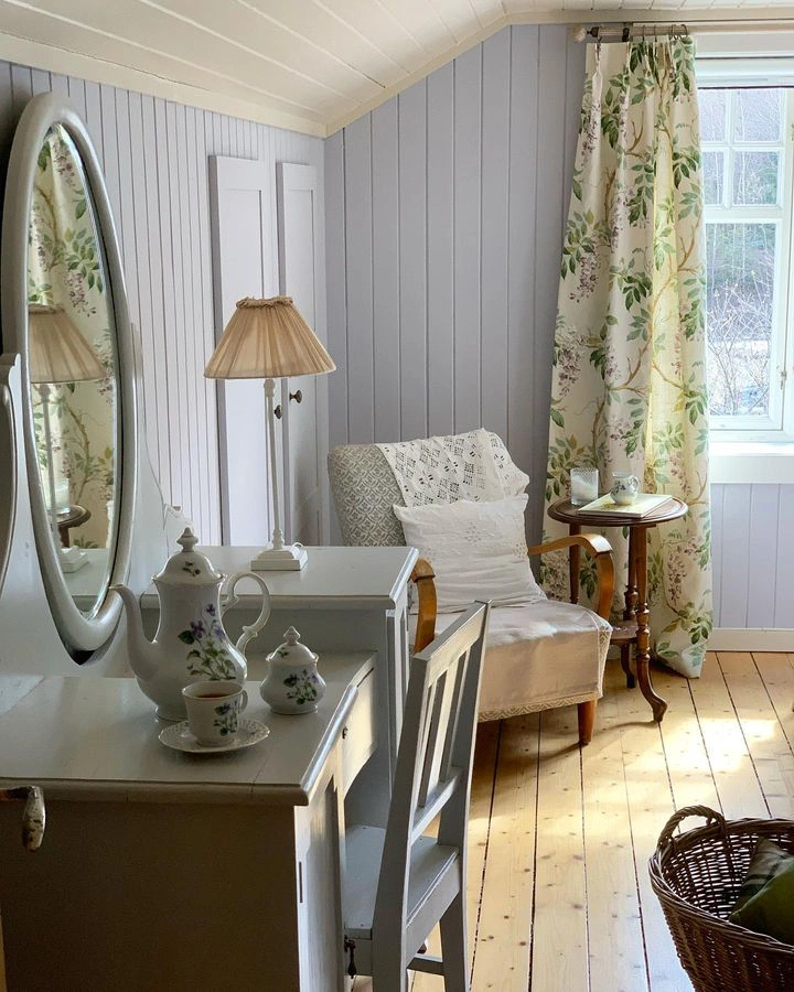 Country cottage interior painted Farrow and Bal Calluna