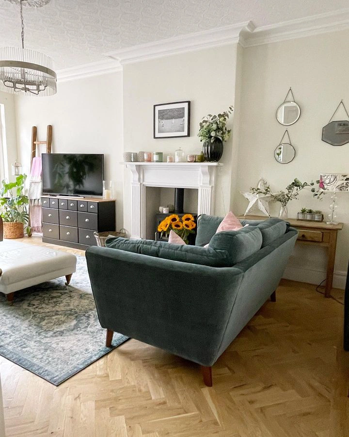 White living room Farrow and Ball James White review