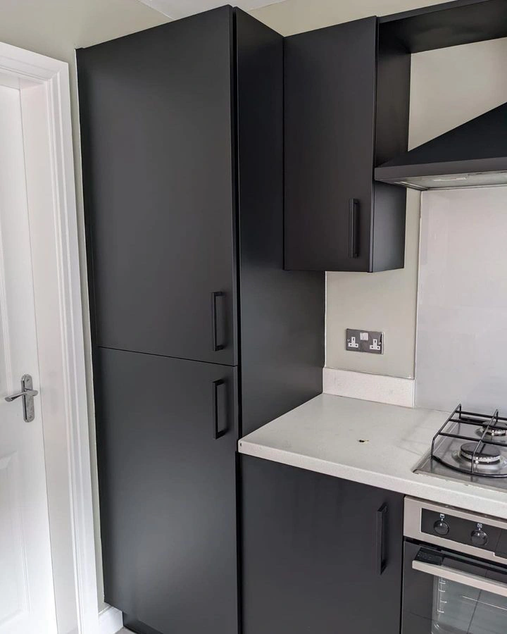 Jet black RAL 9005 kitchen cabinets