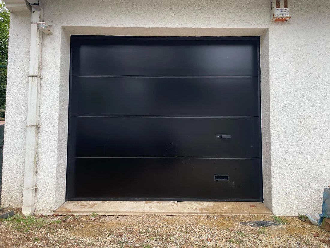 Jet black RAL 9005 garage door paint