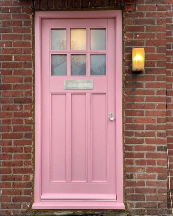 Light pink RAL 3015 door