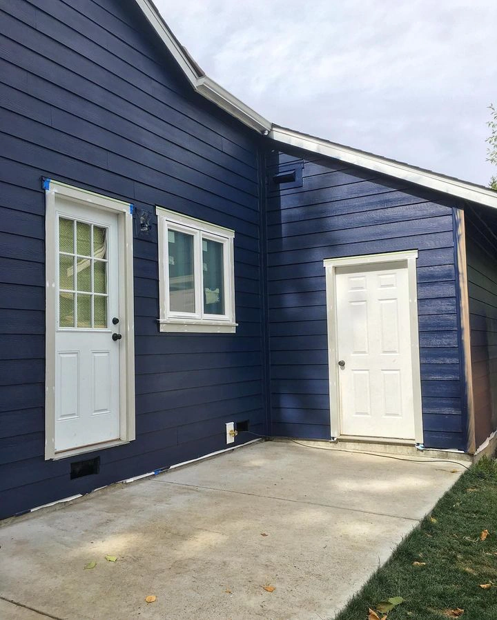 Sherwin Williams Naval SW 6244 exterior paint finish of a house