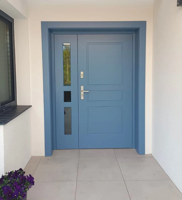 Pigeon blue RAL 5014 door