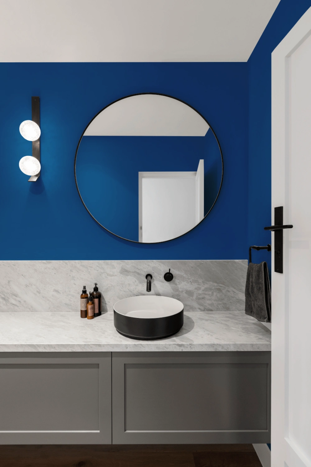 RAL Effect undefined RAL 640-M minimalist bathroom