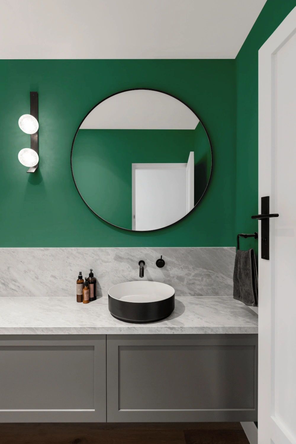 RAL Effect undefined RAL 750-3 minimalist bathroom
