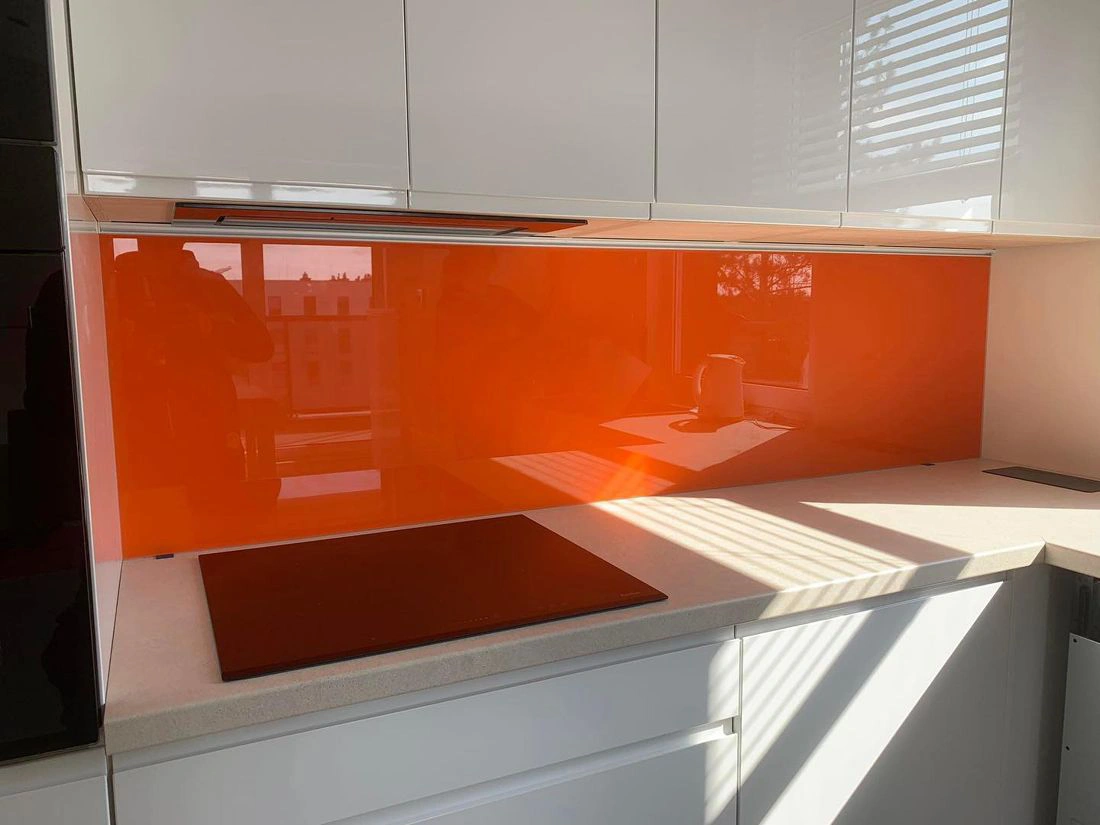 Red orange RAL 2001 kitchen backsplash