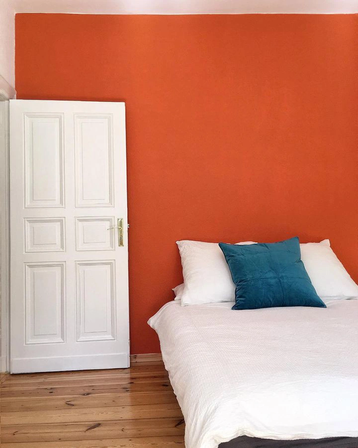 Red orange RAL 2001 accent wall
