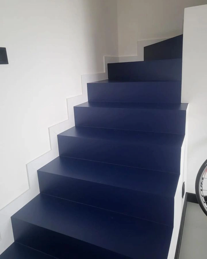 Sapphire blue RAL 5003 stairs