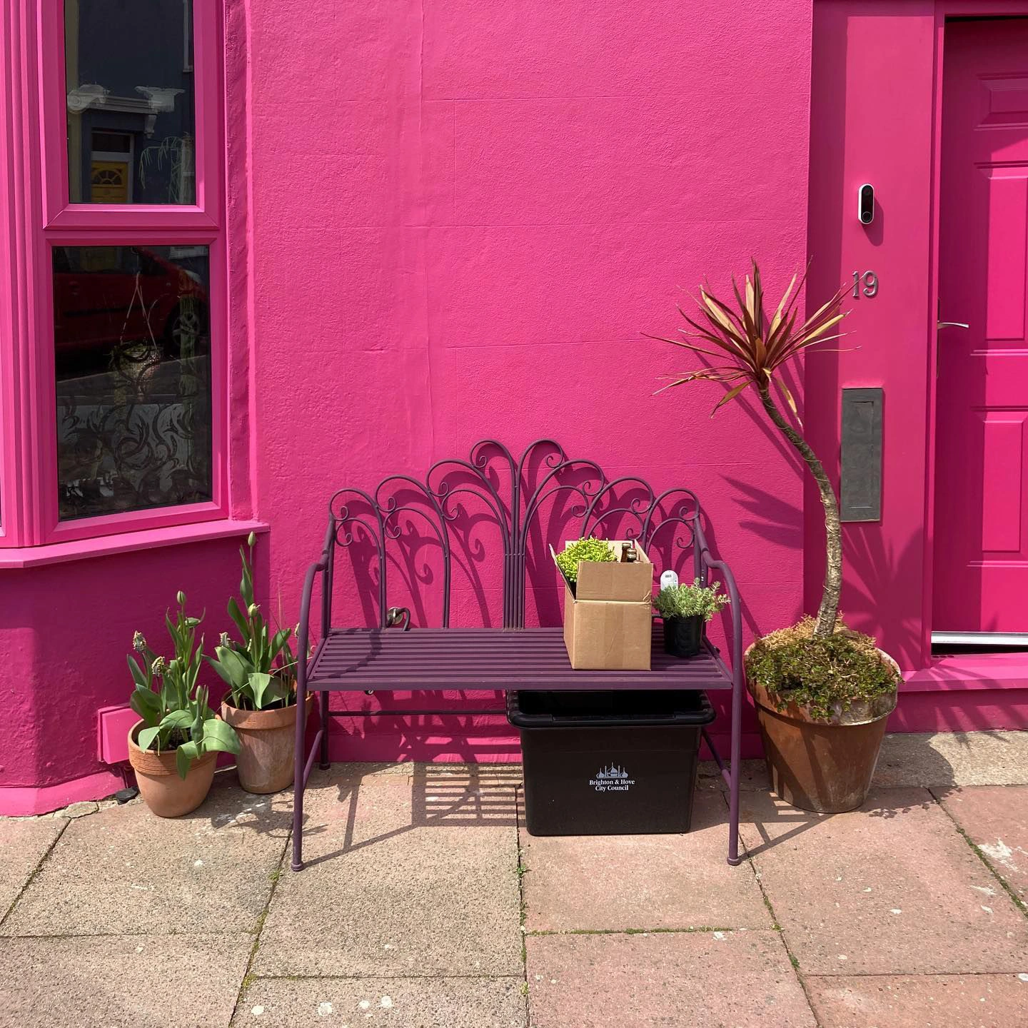 Telemagenta RAL 4010 pink exterior house