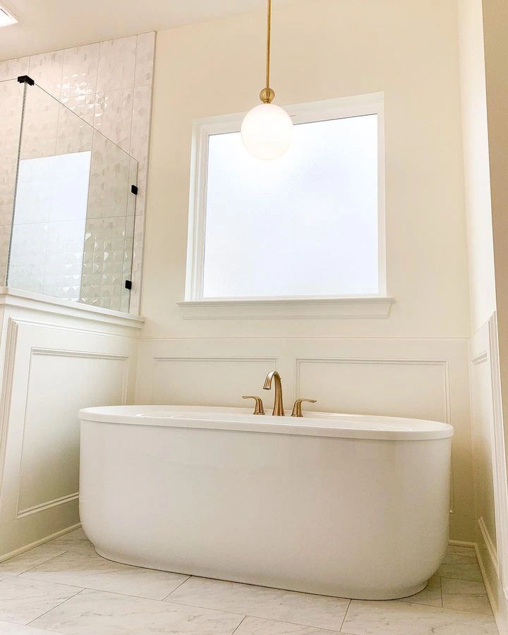 White bathroom interior Benjamin Moore OC-17 review
