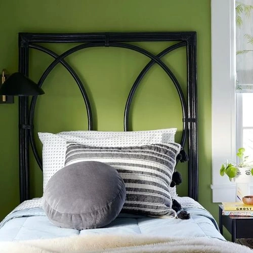 Photo of color Benjamin Moore 433 Forest Hills Green