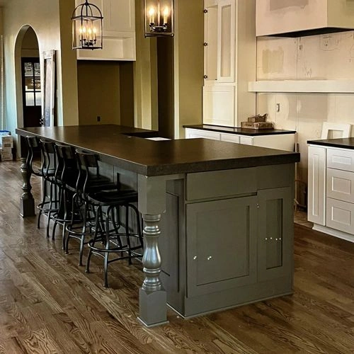 Photo of color Benjamin Moore CW-90 Tavern Charcoal