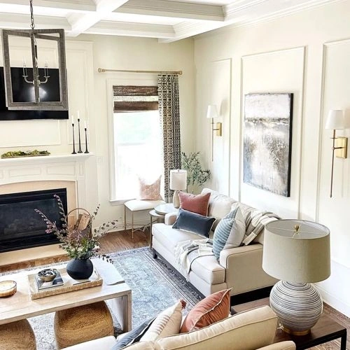 Photo of color Sherwin Williams SW 6119 Antique White