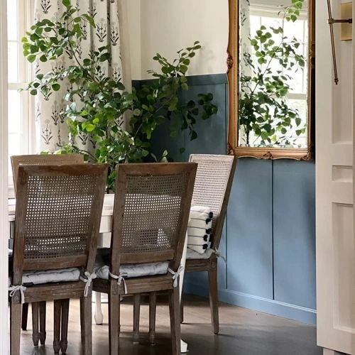 Photo of color Behr N480-5 Adirondack Blue