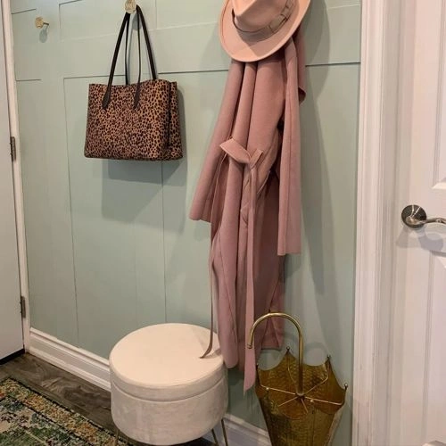 Photo of color Behr N400-2 Frosted Sage