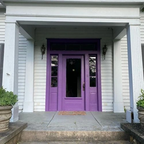 Photo of color Behr M570-6 Notorious