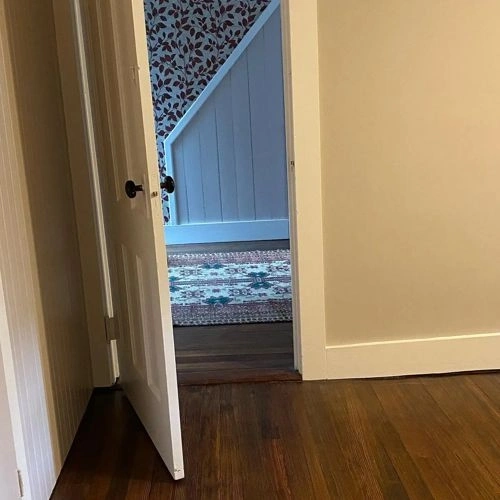 Photo of color Benjamin Moore 989 Alphano Beige