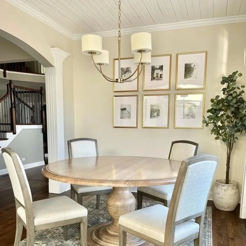 Photo of color Benjamin Moore OC-9 Ballet White