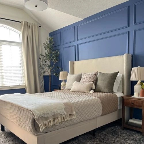 Photo of color Benjamin Moore 825 Blue Nova