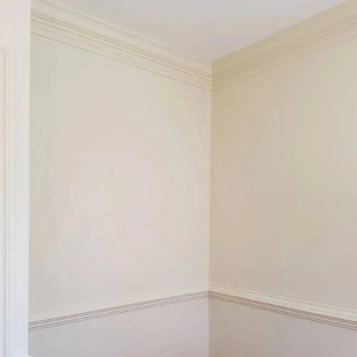 Photo of color Benjamin Moore CW-105 Bracken Cream