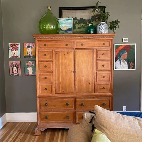 Photo of color Benjamin Moore CW-80 Carter Gray