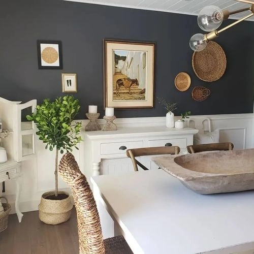 Photo of color Benjamin Moore 1617 Cheating Heart