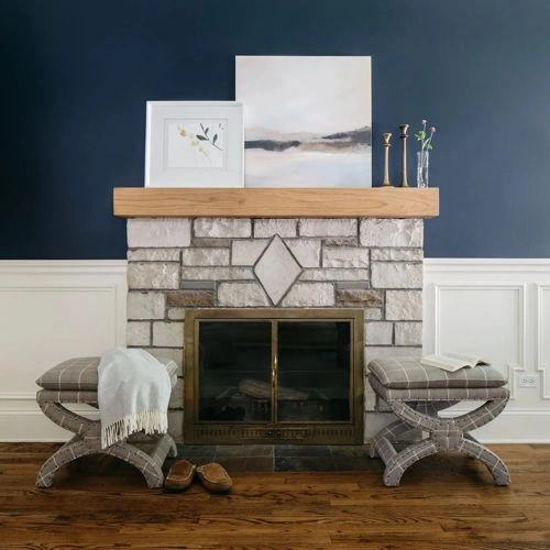 Photo of color Benjamin Moore 2061-10 Deep Royal