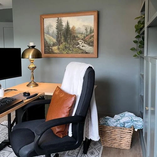 Photo of color Benjamin Moore HC-163 Duxbury Gray