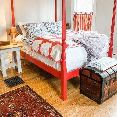 Photo of color Benjamin Moore 2086-10 Exotic Red