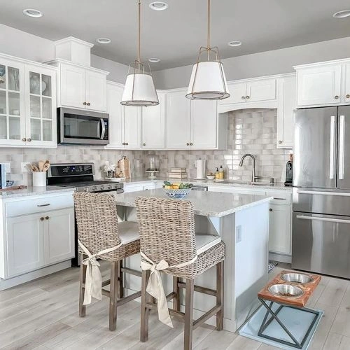 Photo of color Benjamin Moore AF-5 Frostine