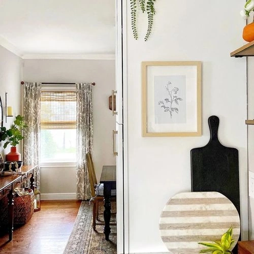 Photo of color Benjamin Moore CW-5 Harwood Putty