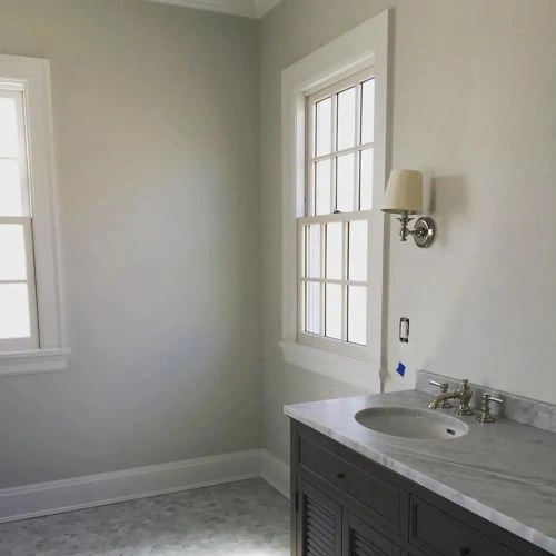 Photo of color Benjamin Moore OC-53 Horizon