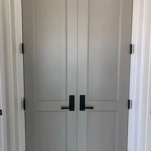 Photo of color Benjamin Moore 1551 La Paloma Gray