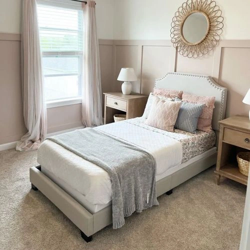 Photo of color Benjamin Moore 1011 Meadow Pink