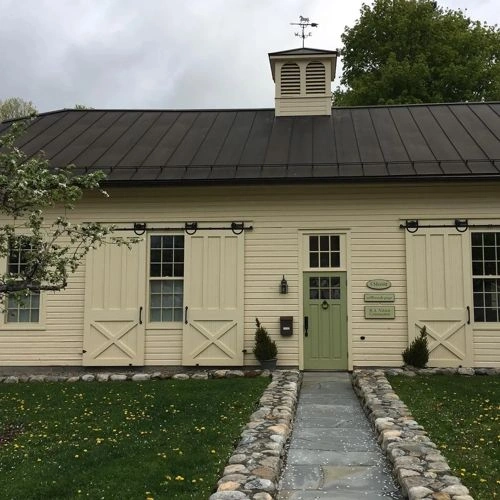 Photo of color Benjamin Moore OC-148 Montgomery White