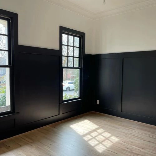 Photo of color Benjamin Moore CW-680 Mopboard Black