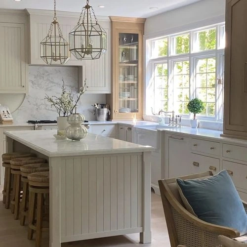 Photo of color Benjamin Moore OC-14 Natural Cream