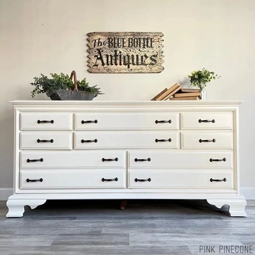 Photo of color Benjamin Moore OC-95 Navajo White