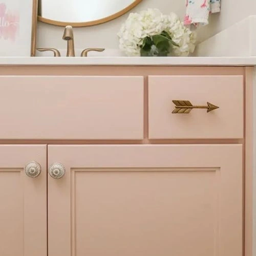 Photo of color Benjamin Moore HC-59 Odessa Pink