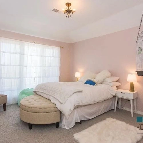 Photo of color Benjamin Moore 1261 Paisley Pink